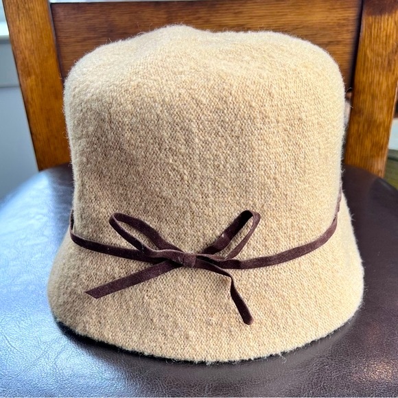 Vintage LIZ CLAIBORNE Wool Blend Tan Fuzzy Retro Bucket Hat with Felt Brown Bow - Picture 13 of 16